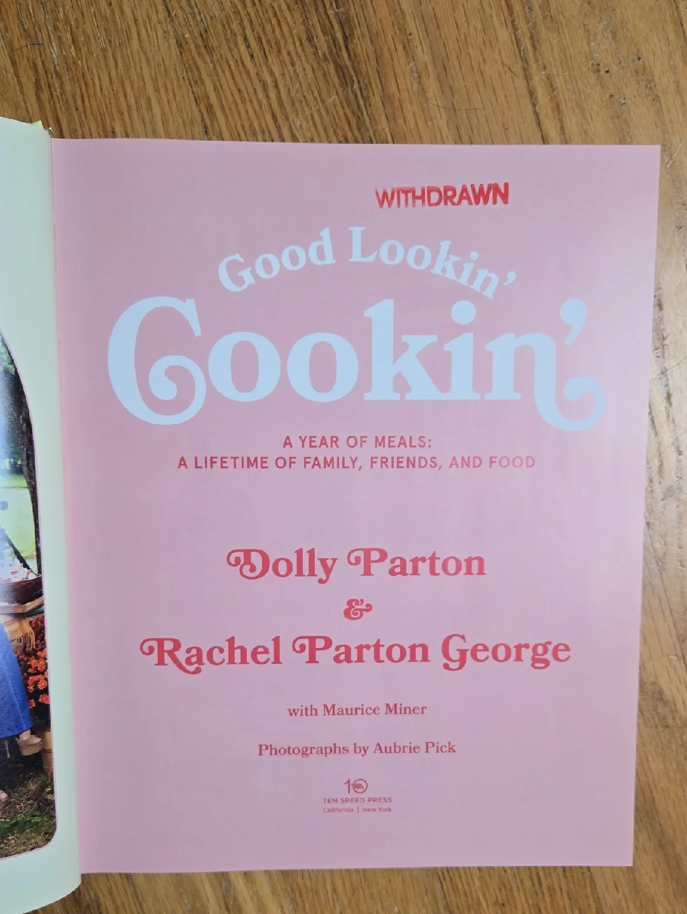 Good Lookin' Cookin' Dolly Parton cookbook